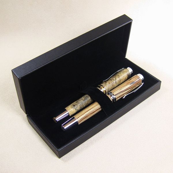 Etui, als Beispiel mit 2 grossen Statesman