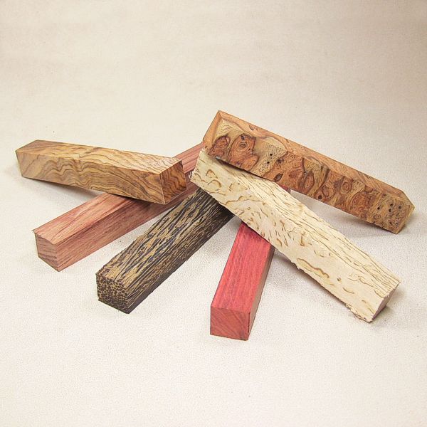 Übersicht Farbspiel verschiedener Holzarten