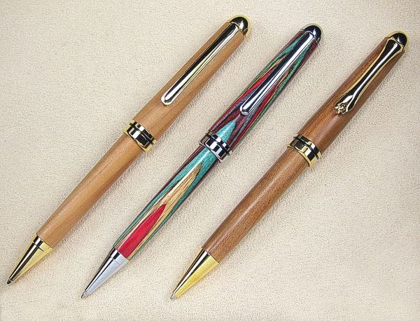 Farbübersicht v. l. n. r.: Elegance goldfarben und chrom