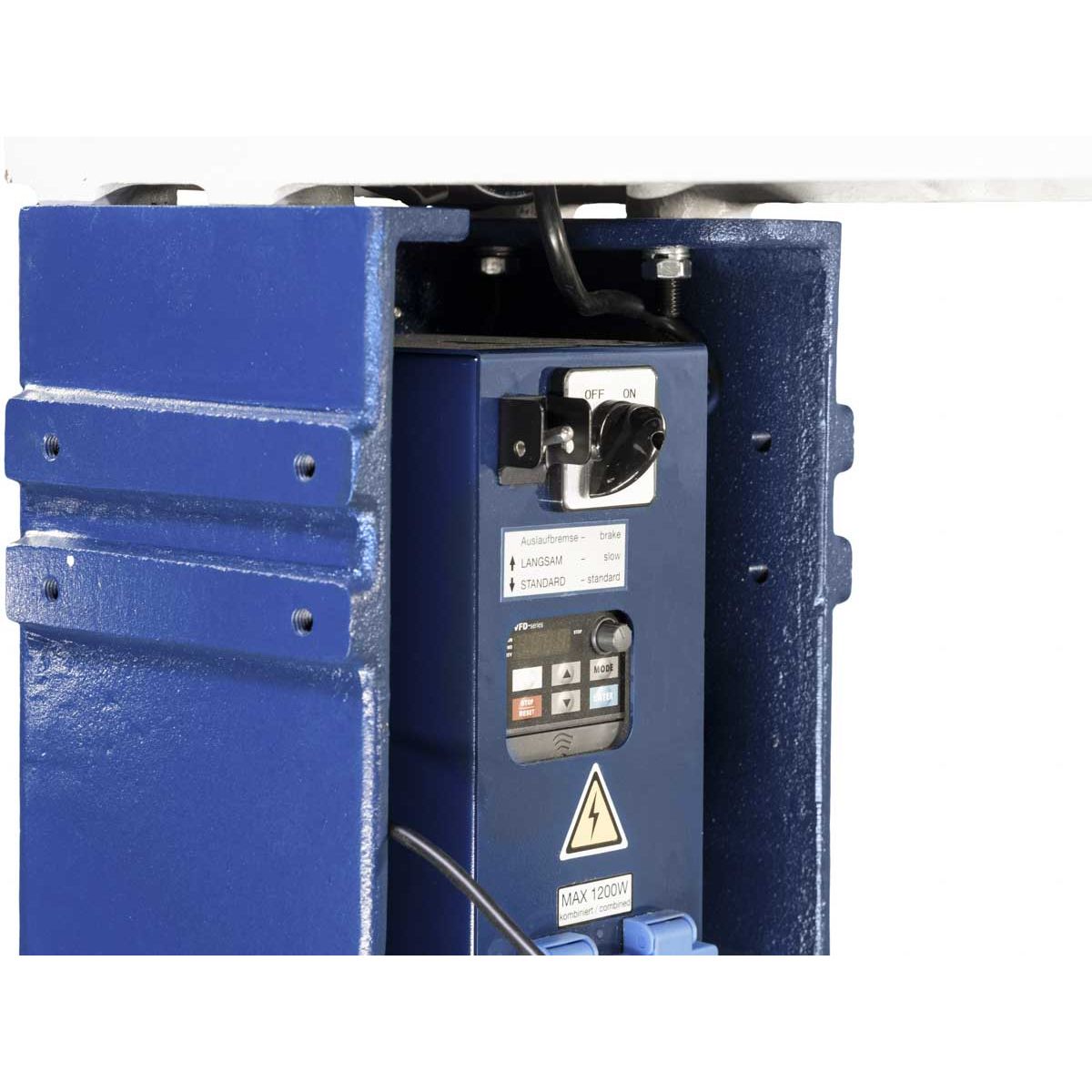 Technikbox mit Elektronik und Frequenzumrichter